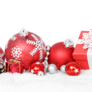 Weihnachtsbaumkugeln und Geschenke in Rot