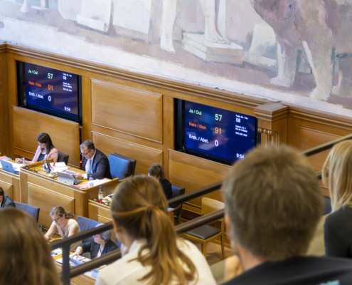 Die Kommissionsminderheit forderte eine Rückweisung des Postulatsberichtes zur Überarbeitung, und erhielt nur 57 Ja-Stimmen.