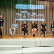 Podiumsdiskussion auf der Bühne